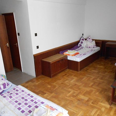 Peregrino Panzio Bed & Breakfast Budaors Ruang foto