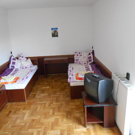 Peregrino Panzio Bed & Breakfast Budaors Ruang foto