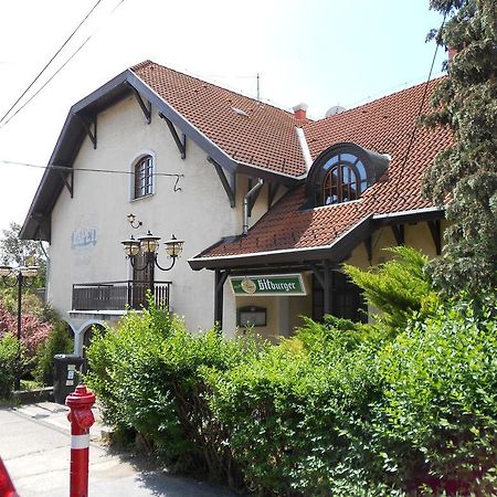 Peregrino Panzio Bed & Breakfast Budaors Bagian luar foto
