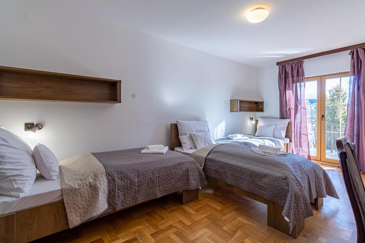 Peregrino Panzio Bed & Breakfast Budaors Bagian luar foto