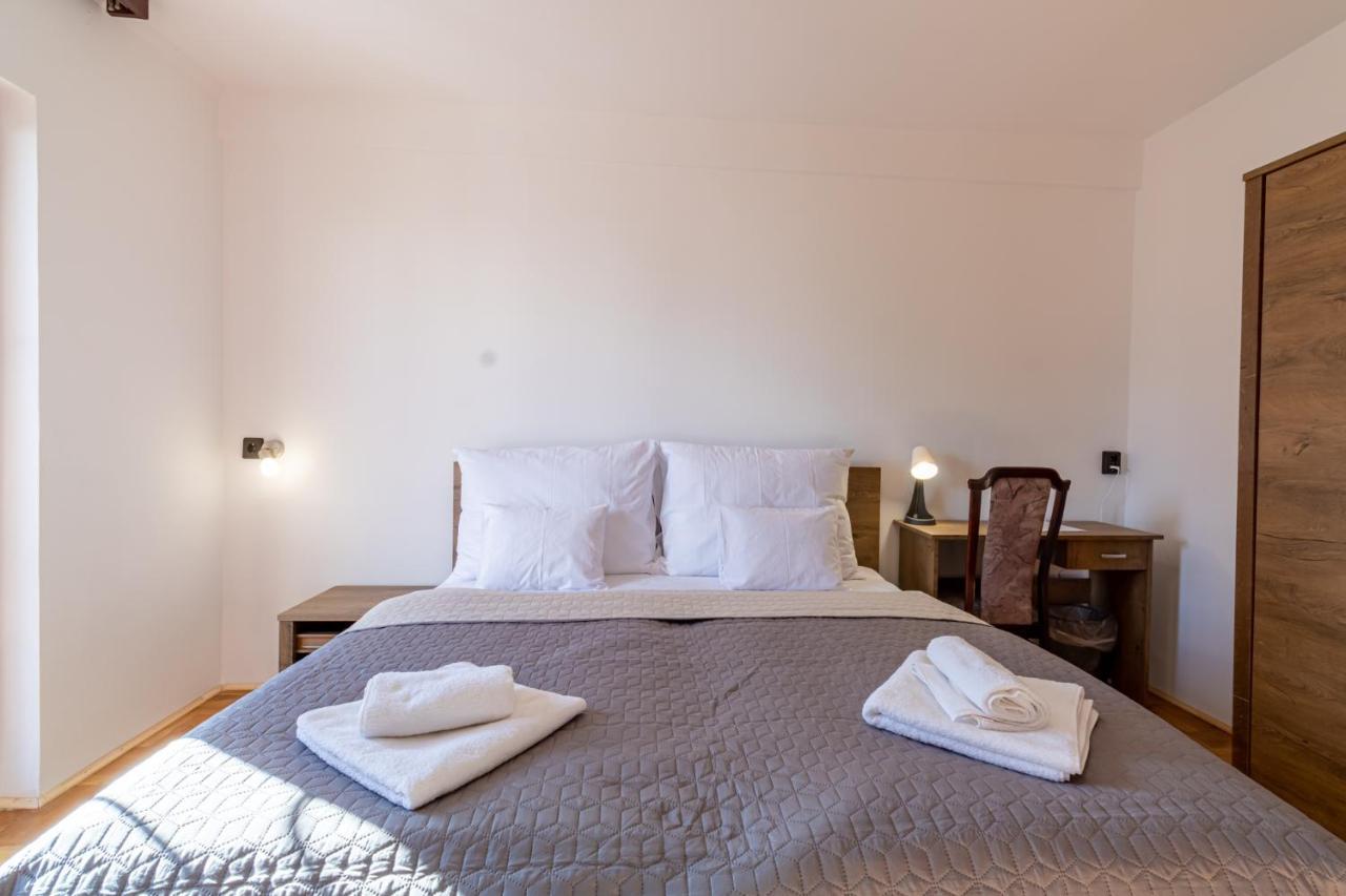 Peregrino Panzio Bed & Breakfast Budaors Bagian luar foto