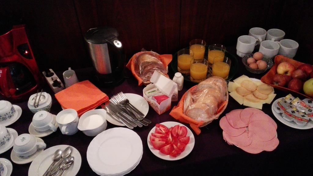 Peregrino Panzio Bed & Breakfast Budaors Bagian luar foto