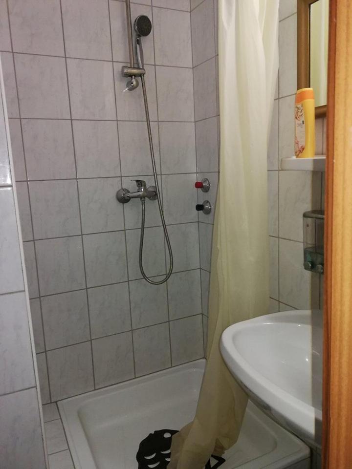 Peregrino Panzio Bed & Breakfast Budaors Bagian luar foto
