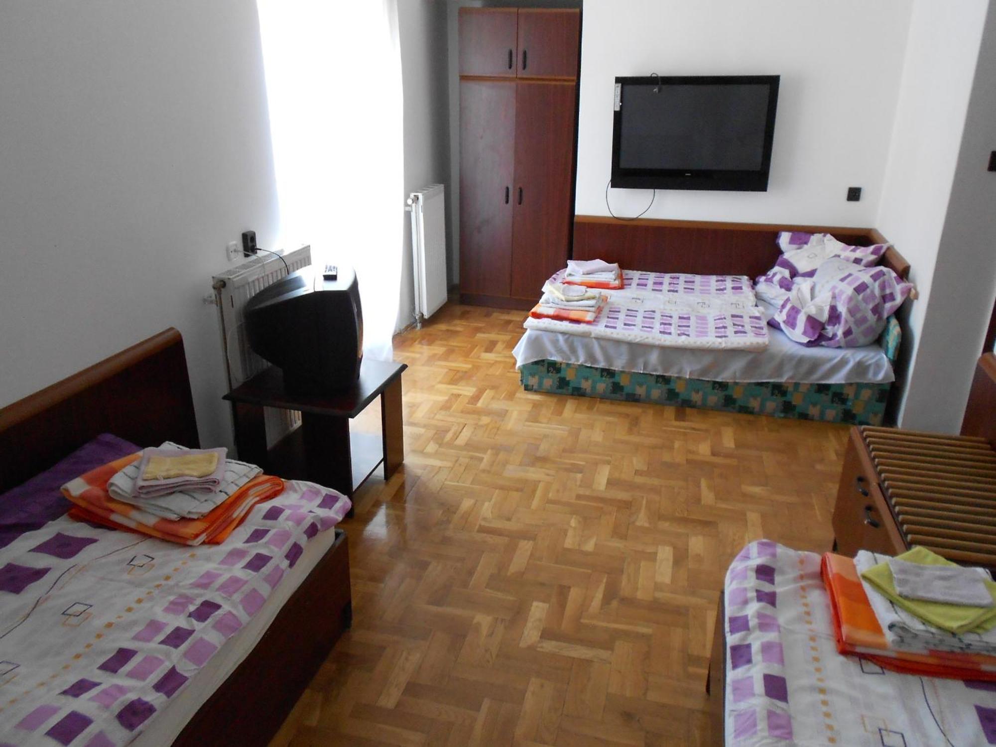 Peregrino Panzio Bed & Breakfast Budaors Ruang foto