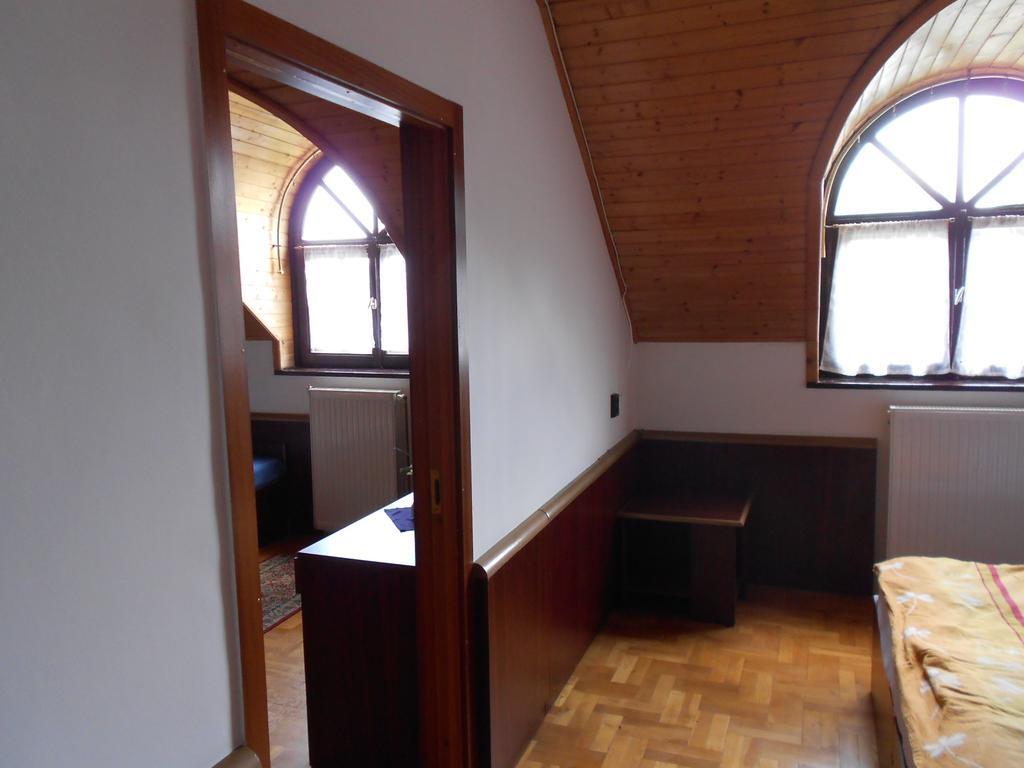 Peregrino Panzio Bed & Breakfast Budaors Ruang foto
