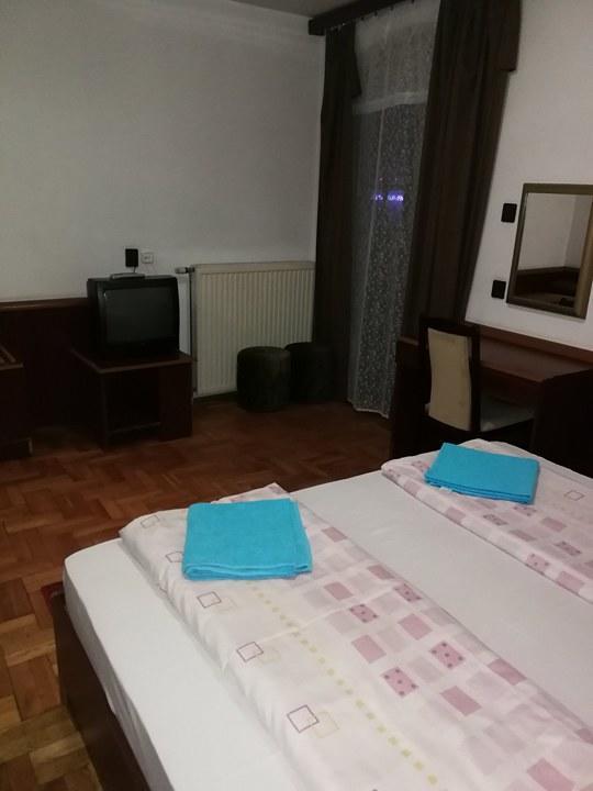 Peregrino Panzio Bed & Breakfast Budaors Bagian luar foto