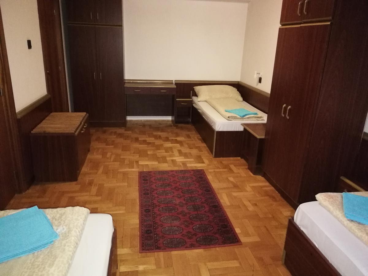 Peregrino Panzio Bed & Breakfast Budaors Bagian luar foto