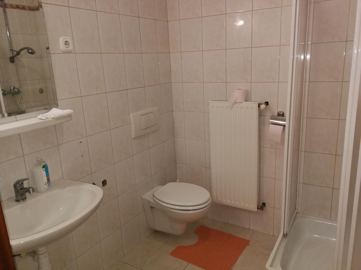 Peregrino Panzio Bed & Breakfast Budaors Bagian luar foto
